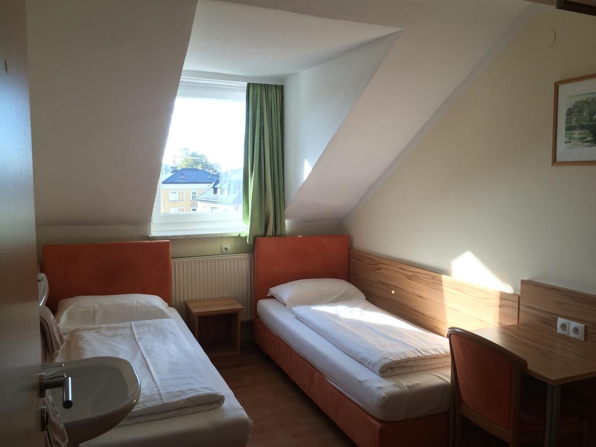 Pension Jahn Salzburg Buitenkant foto
